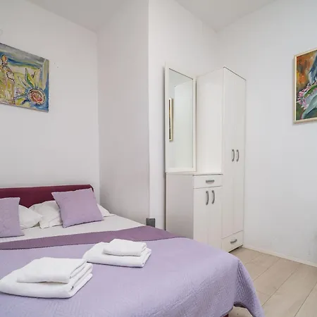 Isaura Apartment