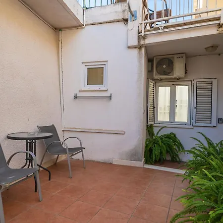 Apartment Isaura *