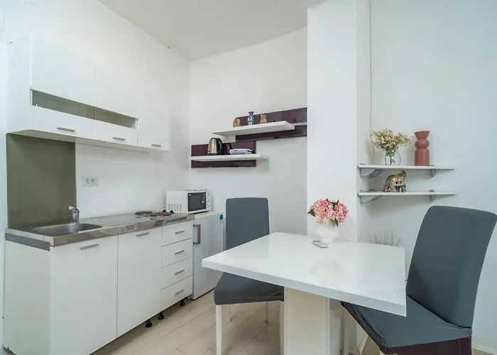 Isaura Apartment *